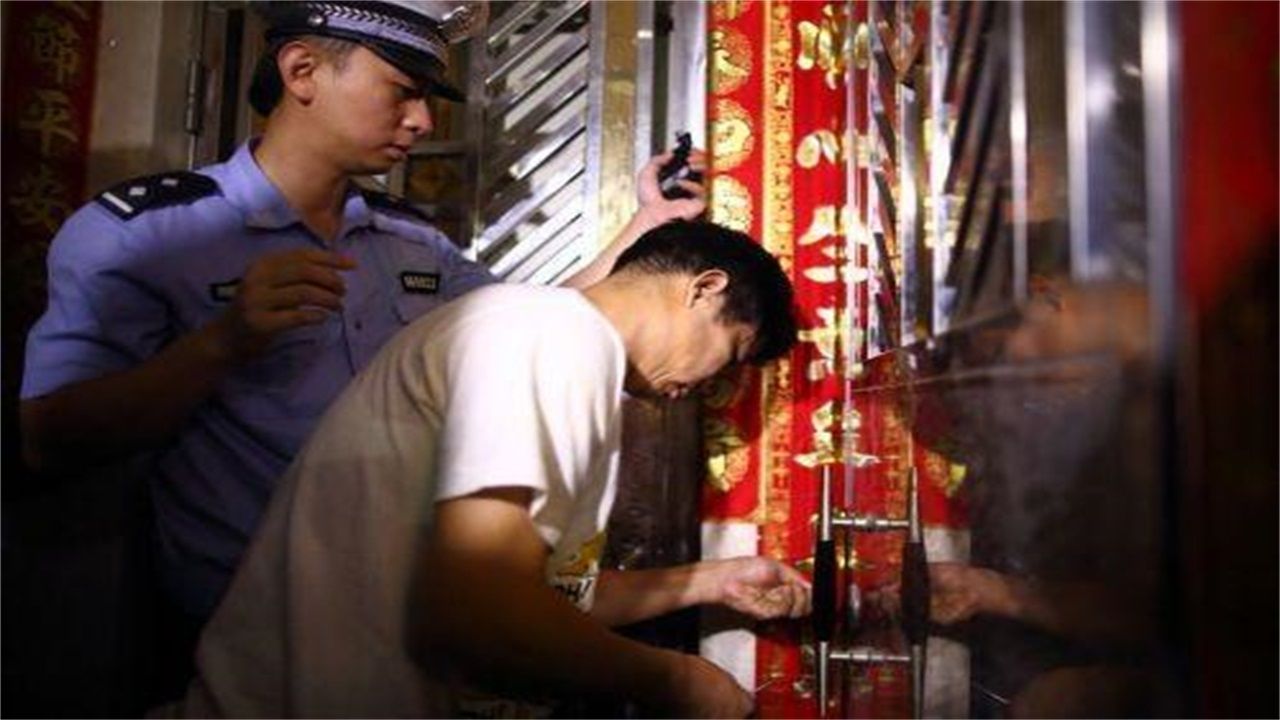 六安请开锁师傅开了锁后，师傅为什么一般都不进门，就算主人请也不进去？